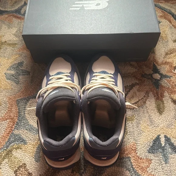 New Balance 2002R Running Sneakers Navy Cream - Picture 4 of 5